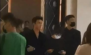 赵露思红毯一言难尽,赵露思倪妮红毯