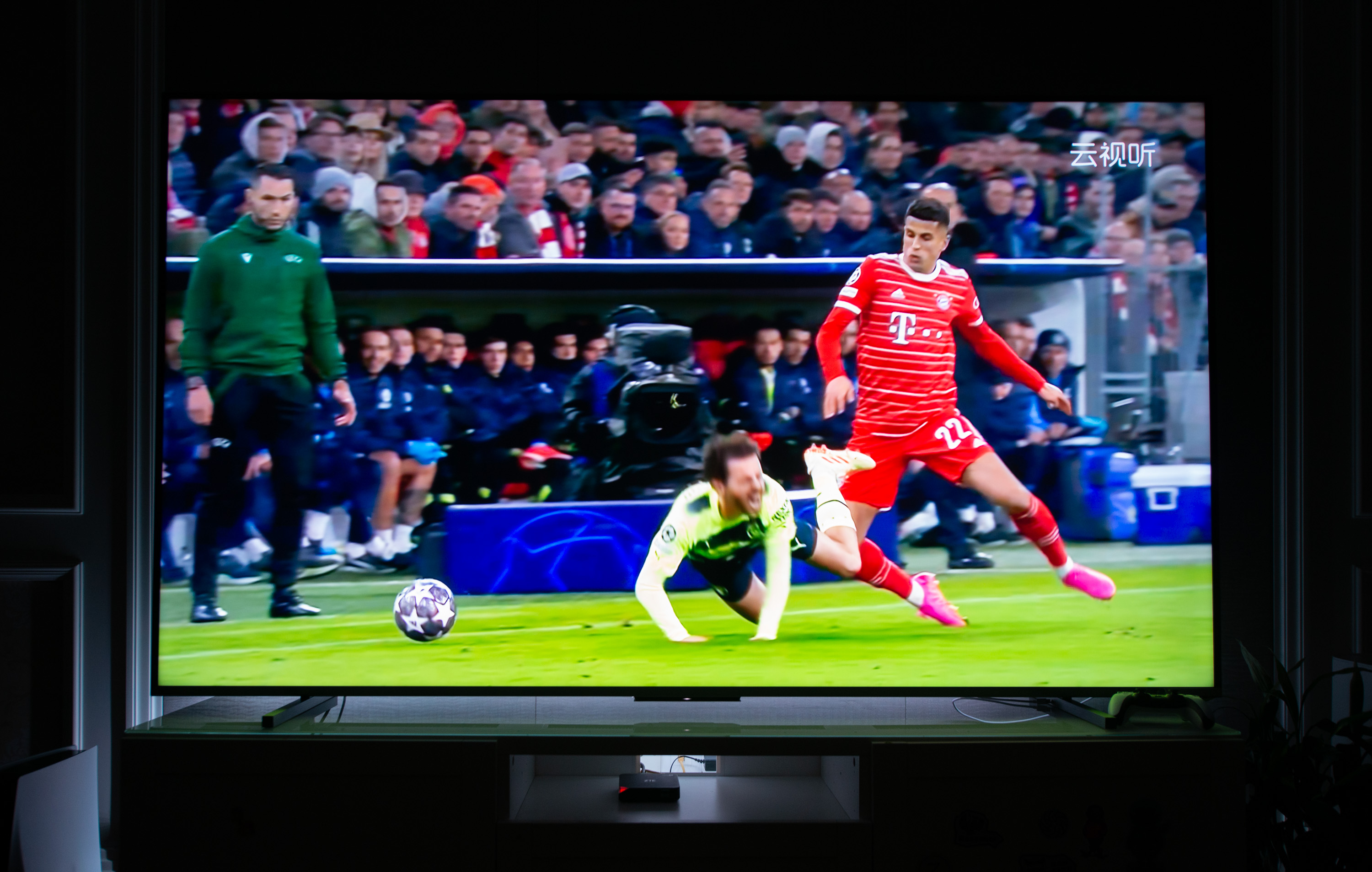 家里电视碎屏了,才让我有机会做了两台7k价位85英寸电视机横评