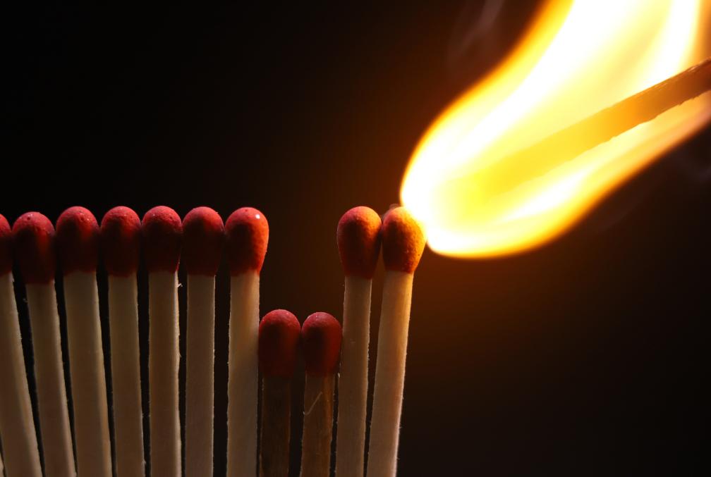 古人用石头取火的方法,燧石取火的正确方法图