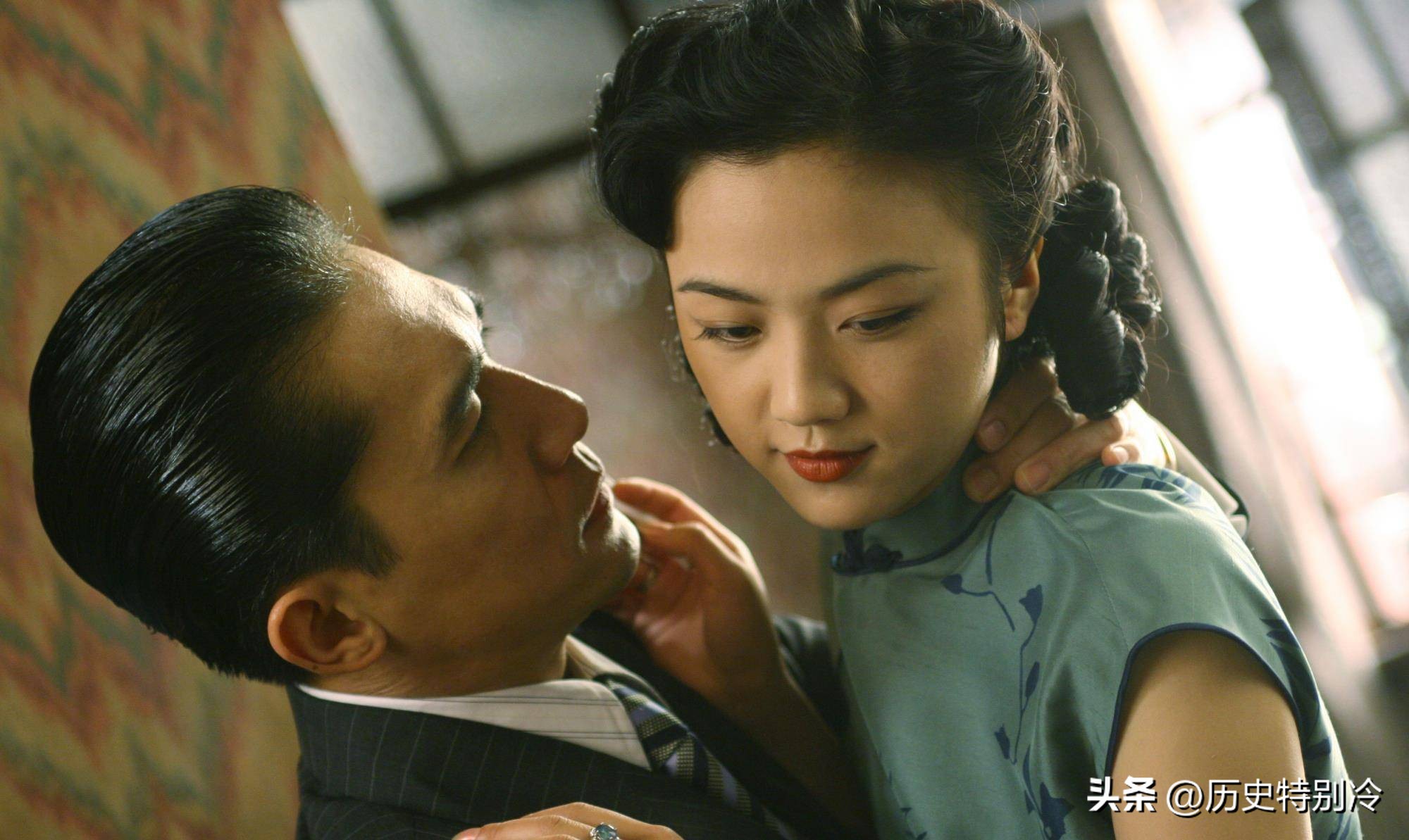 一天看上万条黄片，频起生理反应，鉴黄师年入18万，为何难以招人