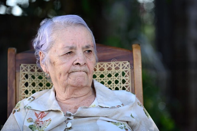 尿液有泡沫是肾病需要怎么治疗,尿里有泡沫是不是肾病复发了