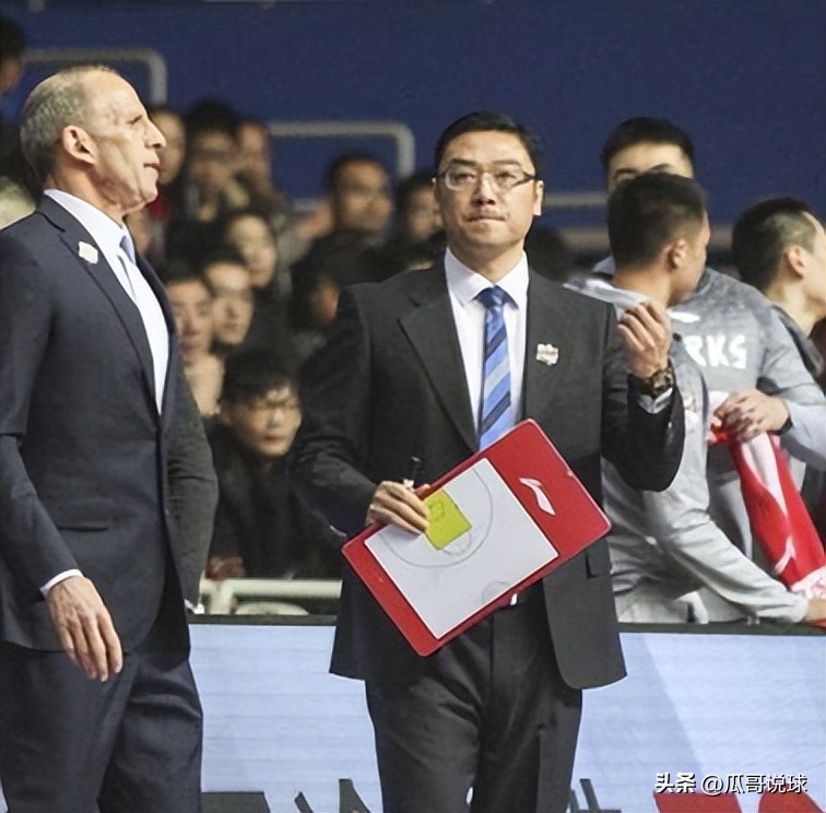 上海男篮官宣新决定,男篮12人名单公布方硕