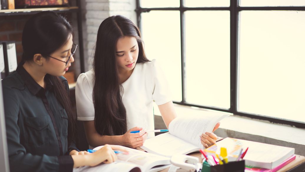 电脑桌面文件夹隐藏了怎么弄出来,电脑文件夹被我隐藏了怎么找出来