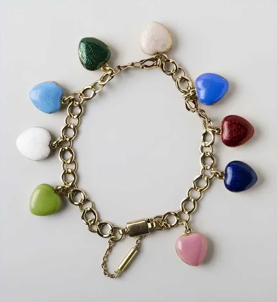 不能少了这件“幸运”珠宝，不但自带“神秘力量”还能时髦到没朋友