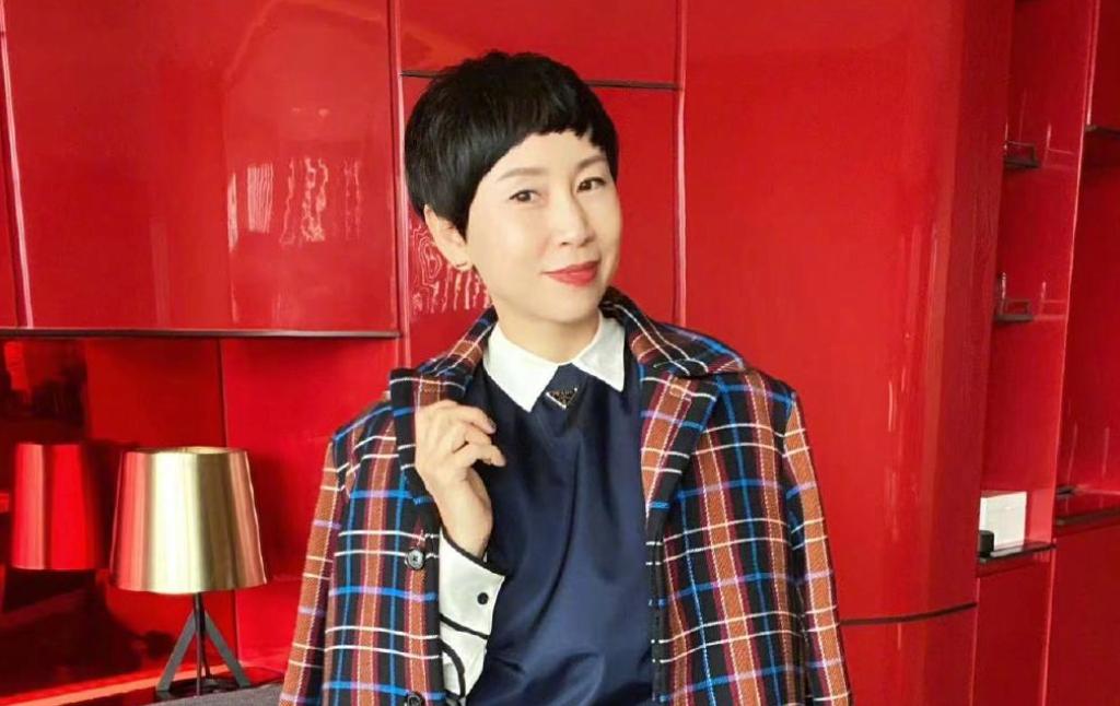 分析师预计adidas很难夺回中国市场；LVMH老板登顶全球富豪榜