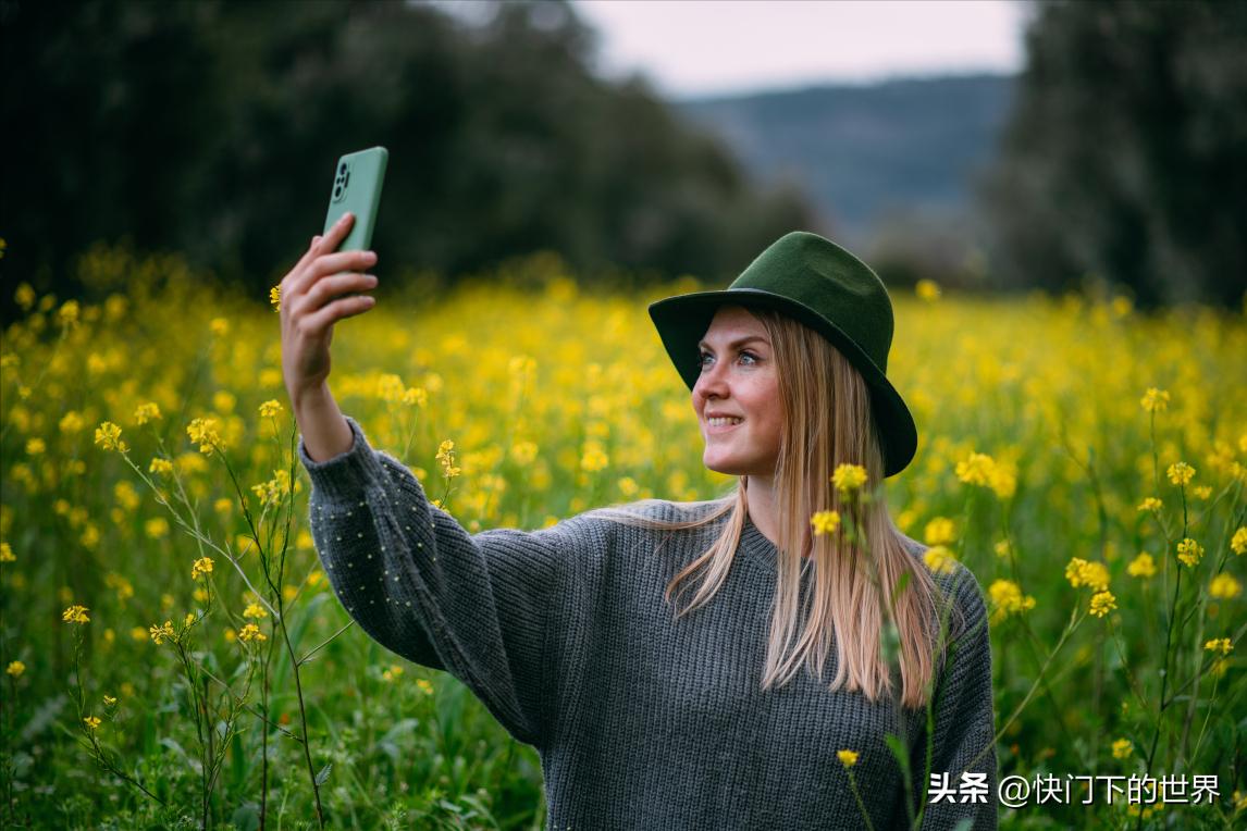 为啥拍照比镜子里看自己丑,为啥镜子里自己好好看拍照却很丑