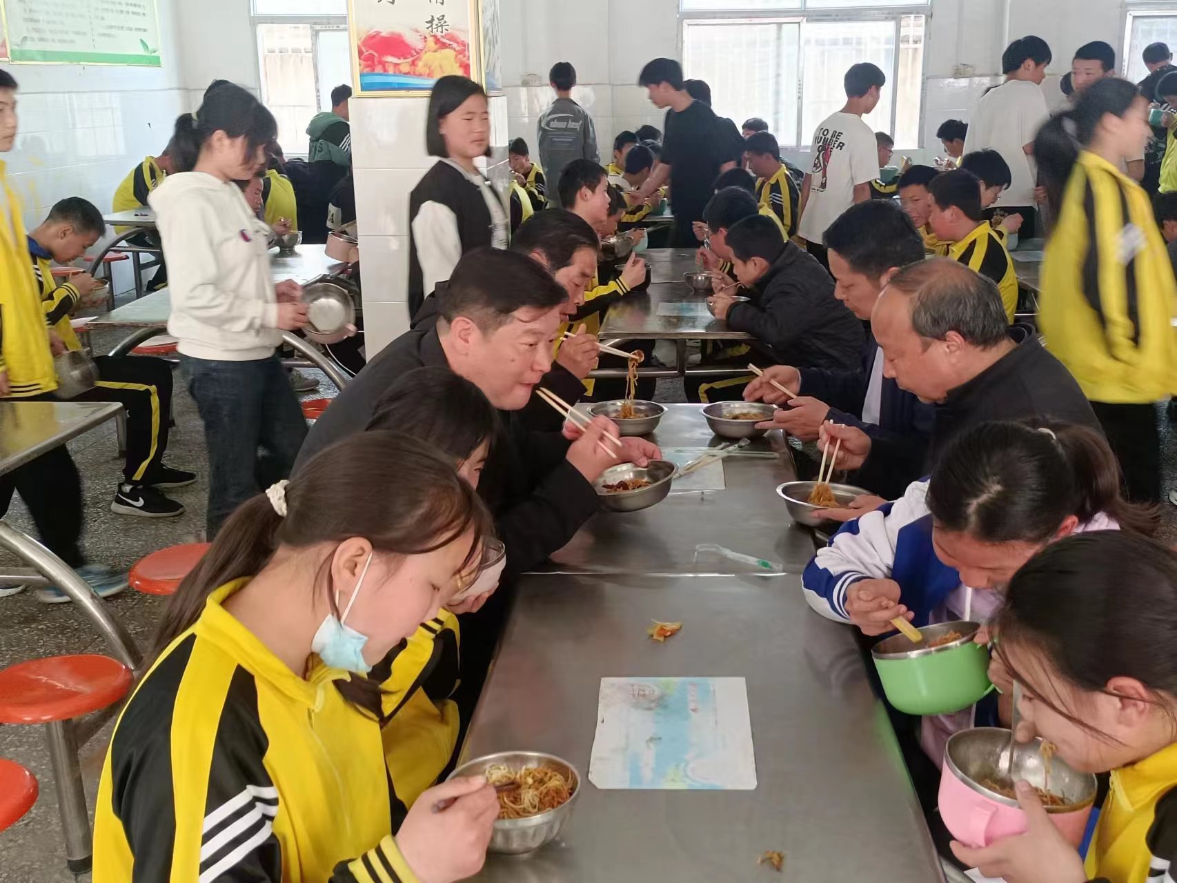 县领导深入潘家湾镇开展专题调研,县领导赴官桥镇开展调研走访活动