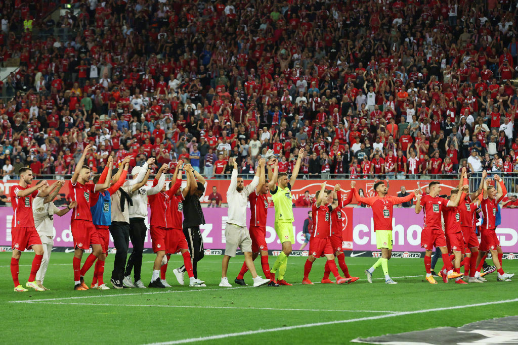 果然凯泽2-1取胜汉诺威！曼联免签埃里克森，曼城马赫雷斯续约