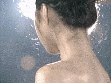 虞书欣内衣外穿热舞被骂上热搜，少女性魅力绝杀好吗