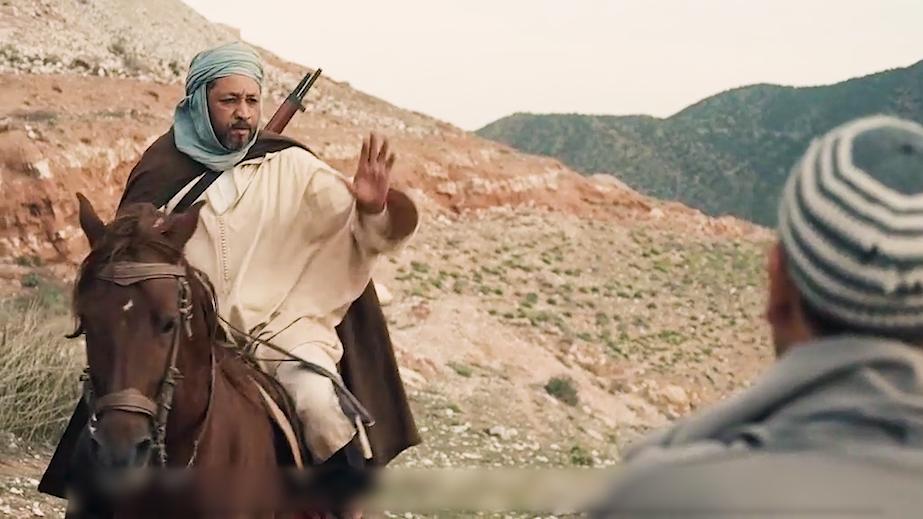 揭露印度女性悲惨的电影，孕妇上山挑水男人在家玩乐，越看越揪心