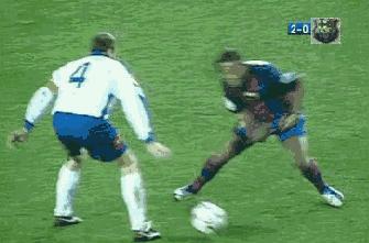 足坛失传已久的绝技蝎子摆尾,足坛十大牛尾巴过人