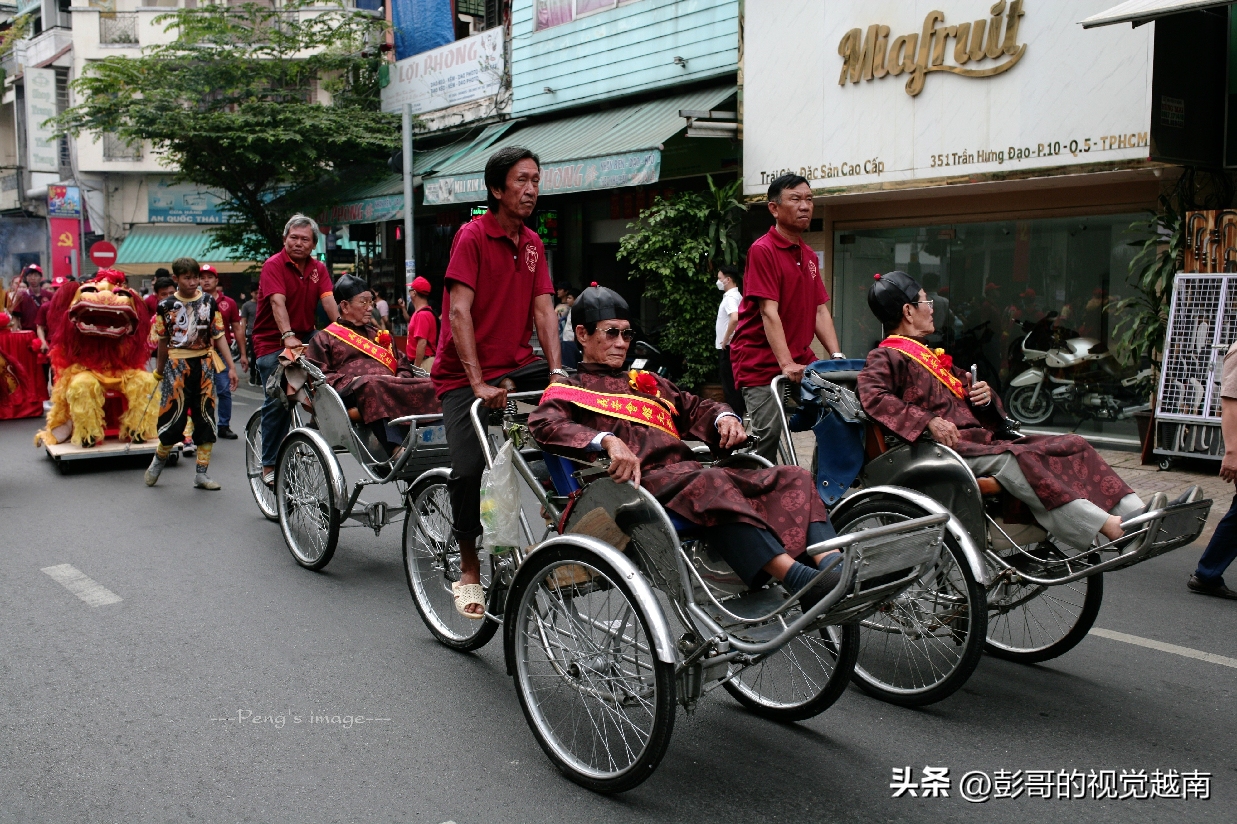越南西貢華人的【恭請關聖帝君聖駕出遊】活動。
