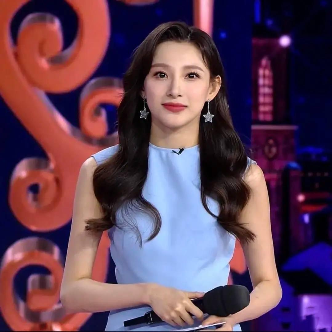 女主持人马凡舒简介,马凡舒央视女主持