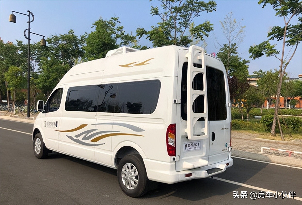 福特房车对比上汽大通原厂房车,高级福特房车改装案例
