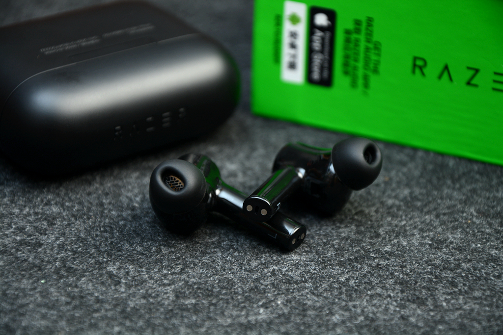 RGB灯、主动降噪，灯厂代表作，雷蛇战锤狂鲨真无线二代耳机开箱