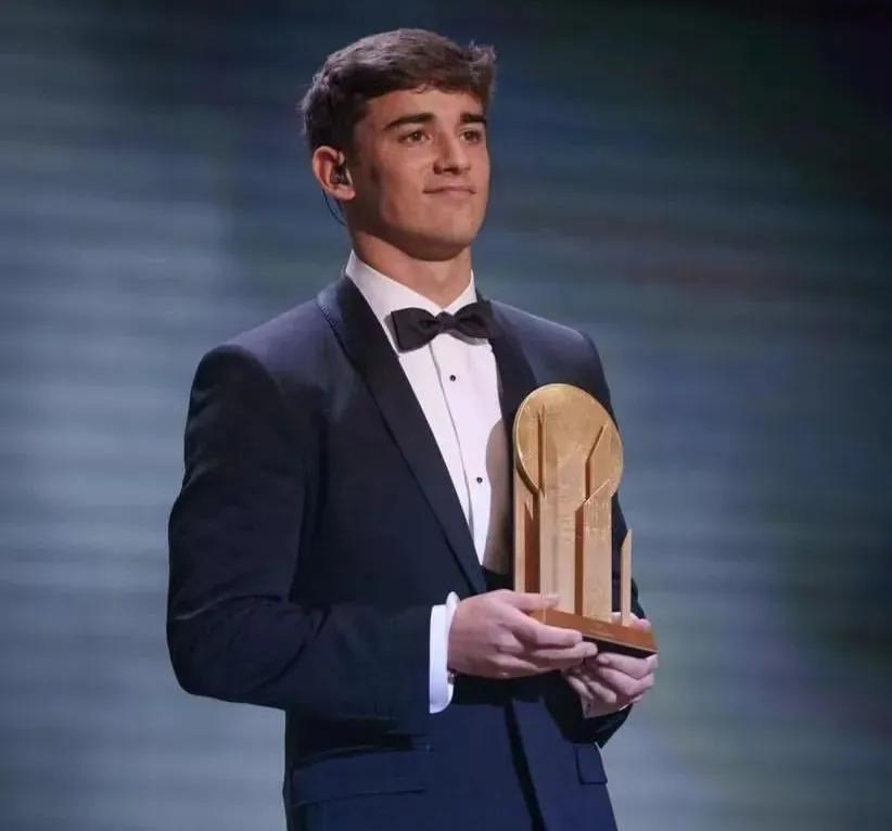 中西双语顶着最萌的脸进最狠的球西班牙美少年世界杯首秀创纪录