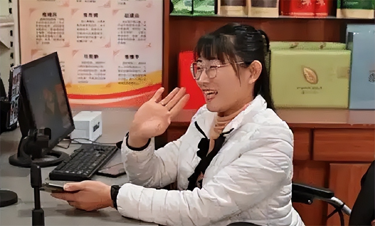 爬行妈妈董明英是什么村的,爬行妈妈董明英的日常生活