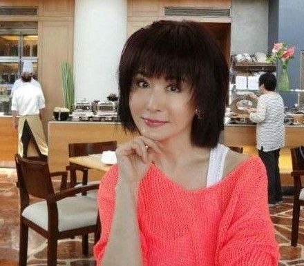 女明星扮嫩图片大全,扮嫩女明星年轻时