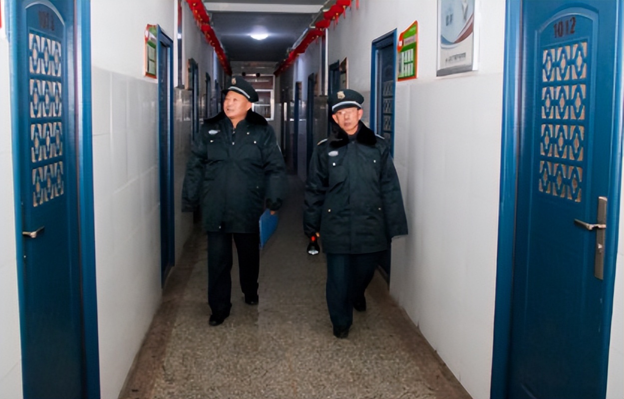 凭初中学历54岁保安写出40万字小说，被选入“中国当地文学库”！