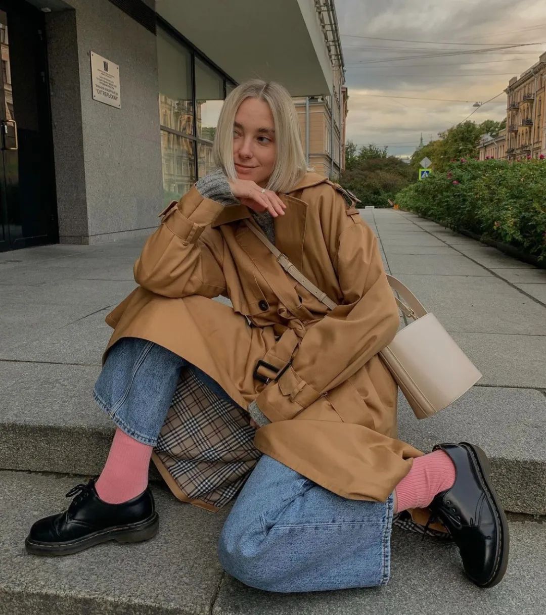 燕麦色肤色适合什么颜色头发,燕麦色外套搭配什么颜色内搭