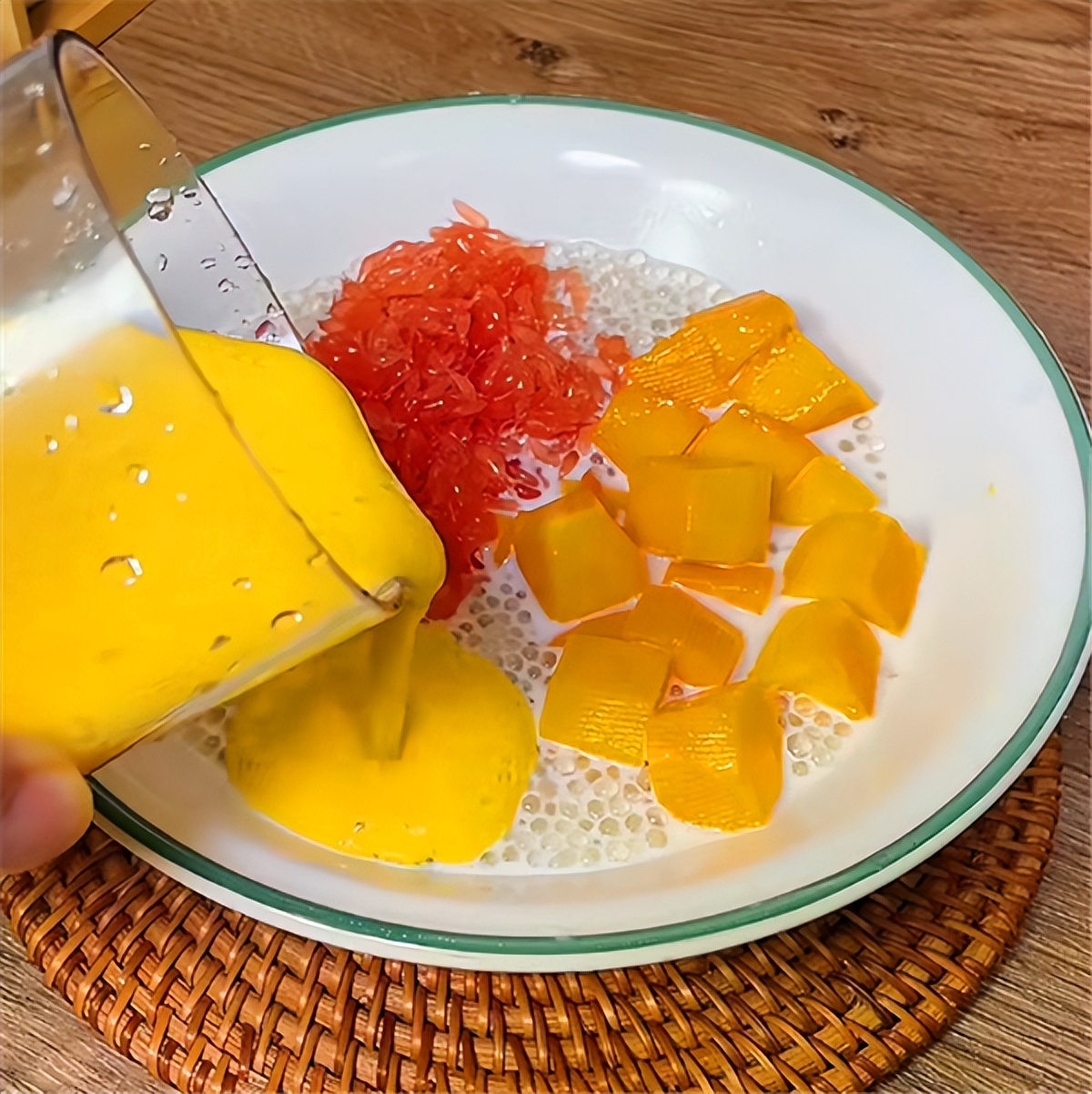 甜品杨枝甘露制作,经典港式甜点杨枝甘露几分钟学会