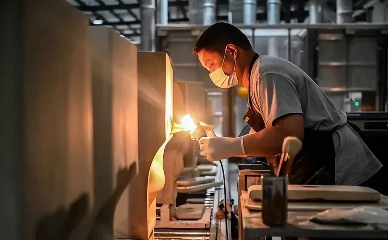 哪个行业工资高各行业薪资排行榜,薪资高的都有哪些行业