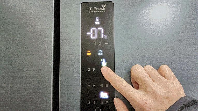 tcl超薄零嵌系列冰箱获奖上市当天,成都tclt9冰箱