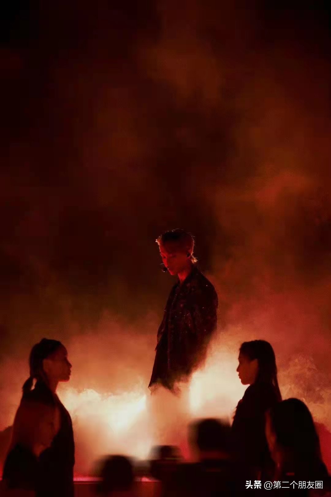 张艺兴签约全球化事业版图,张艺兴事业版图发布会后台采访