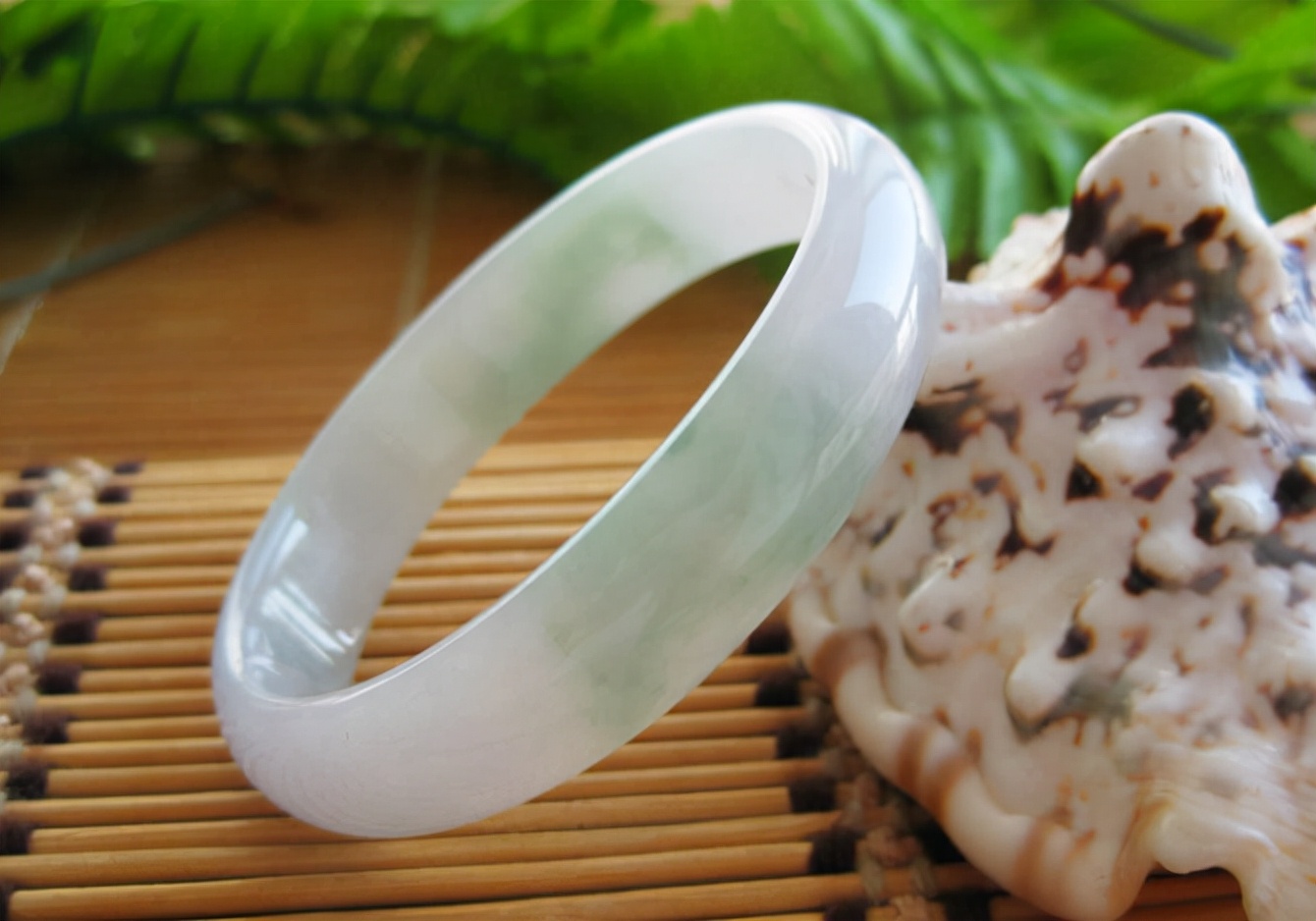 最简单鉴别玉石翡翠,纯天然翡翠鉴定真伪方法与技巧