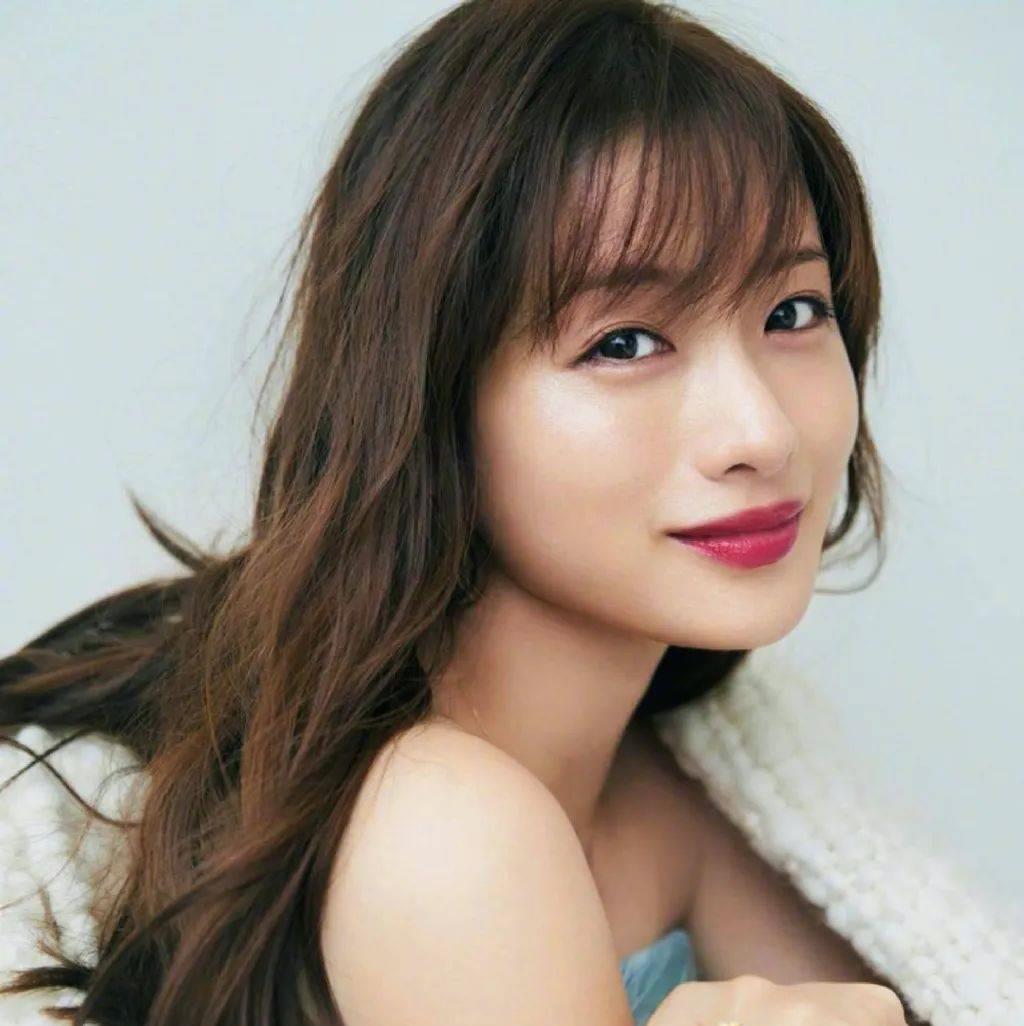 石原里美：多才多艺的综合艺术家