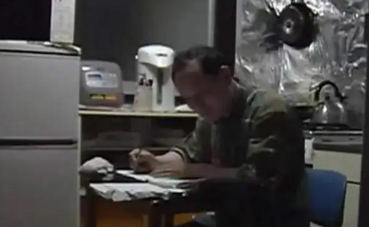 上海小伙负债42万到日本求学,被骗到农村成了黑户,打工15年养家人