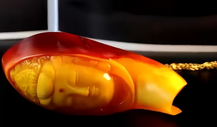 买饰品后被判刑,昆明一女子购买吊坠被判十年