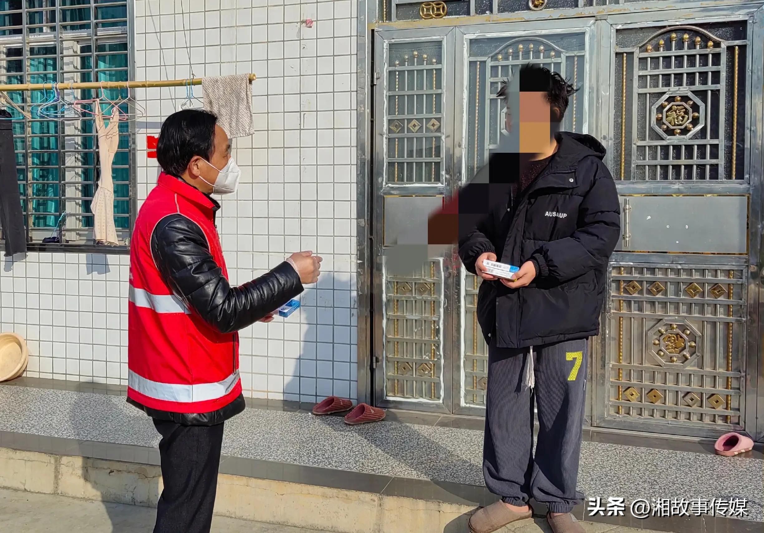 “编外家长”送药记