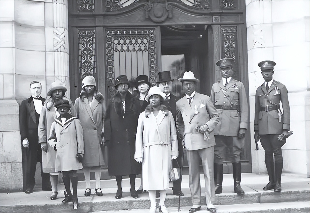 非洲残暴独裁者多伊，死得有多惨？卡扎菲、萨达姆都比他“体面”