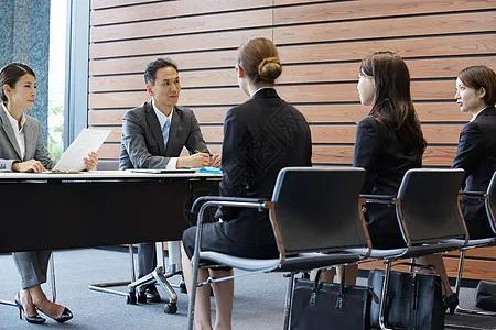 职场35岁危机,35岁如何职场转型