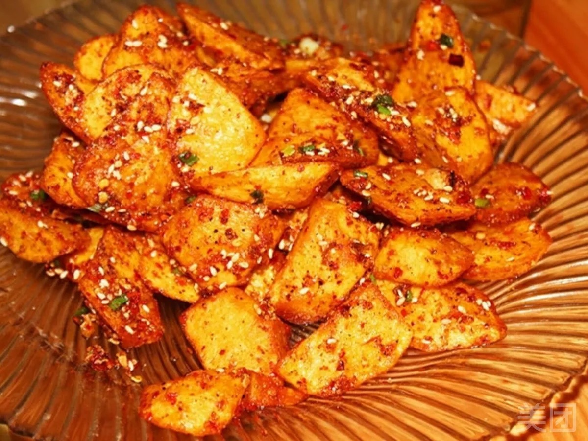 义乌夫妻俩摆摊日赚9000,夫妻夜市摆摊日入9000元义乌