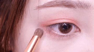 3ce眼影盘overtake橘棕盘画法,化妆眼影眼窝画法