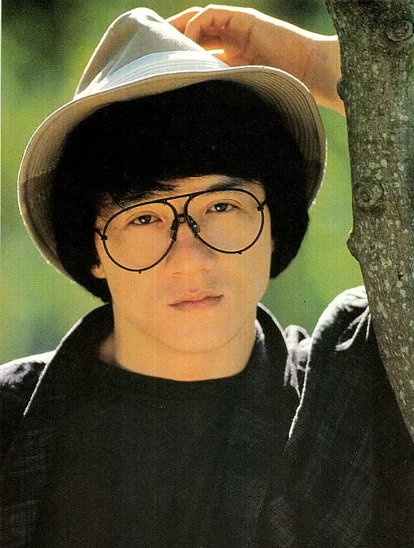 成龙跟他哥相认,成龙与哥哥相认完整版