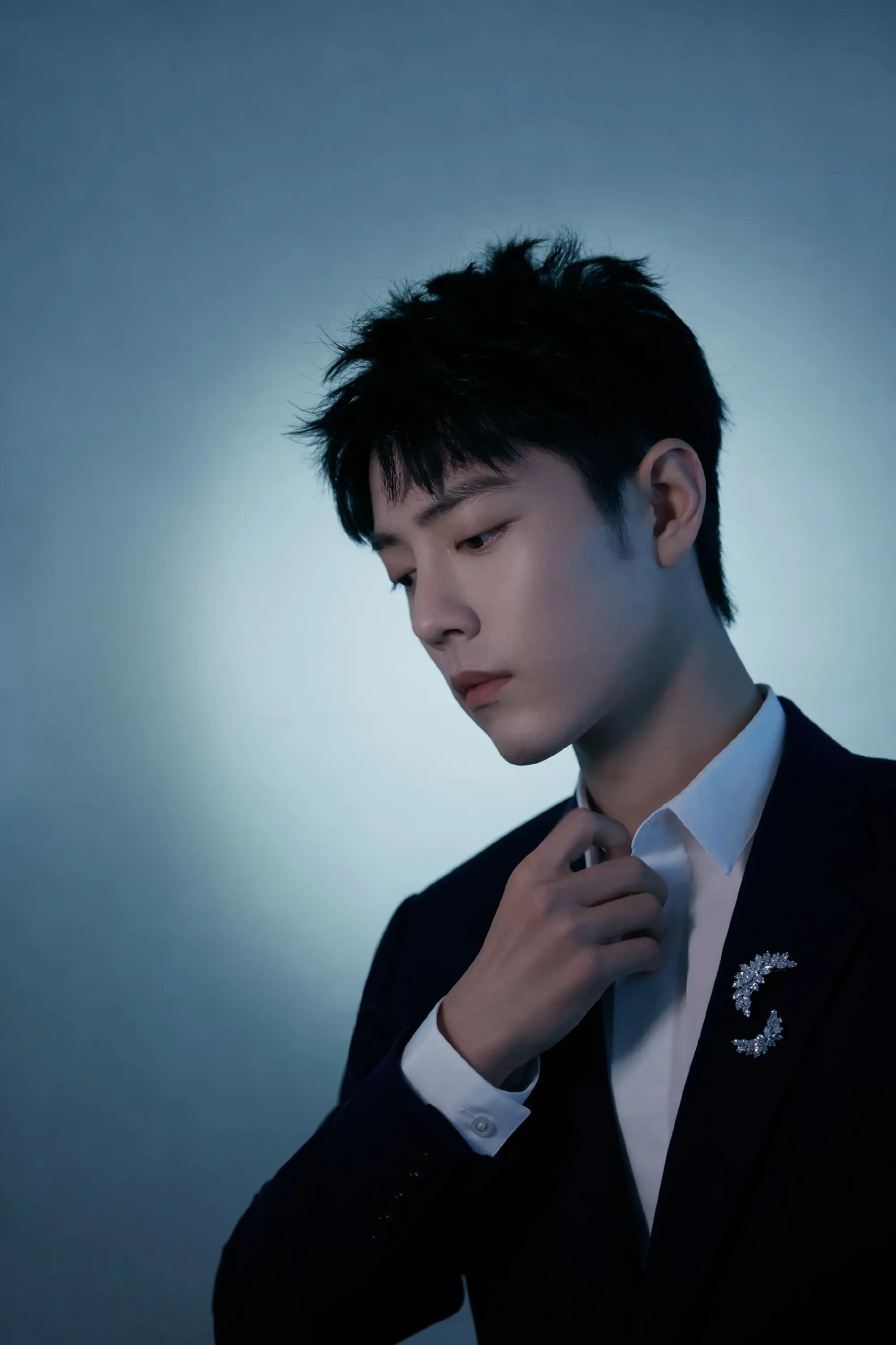 肖战近期活动造型,肖战微博之夜两套造型