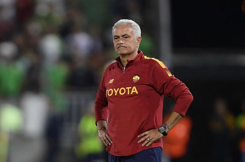 0-2爆冷英超卫冕欧冠输过保级球队,曼联最惨痛的比分