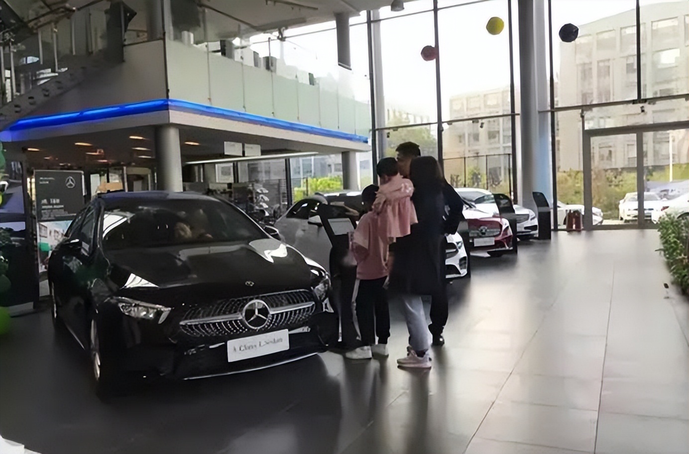 美女老板俞优静：卷走1.5亿逃往非洲，只因弟弟嗜赌如命？终覆灭