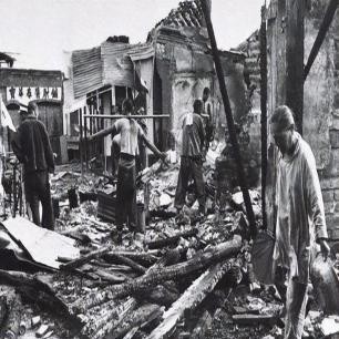 日军日记：*安妇慰**不服从管教，我很愤怒，用*刀刺**插入她的*体下**