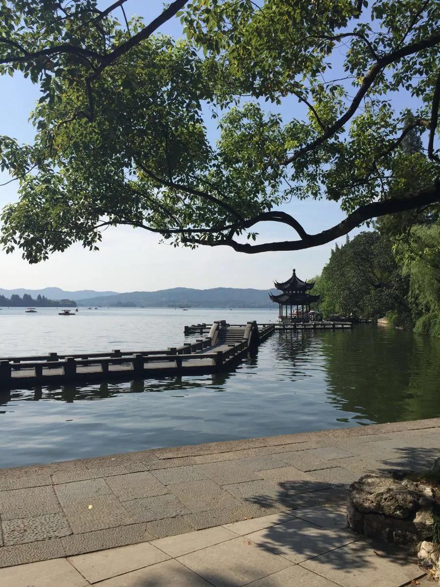 西湖美景图片真实壁纸,杭州西湖风景壁纸全屏
