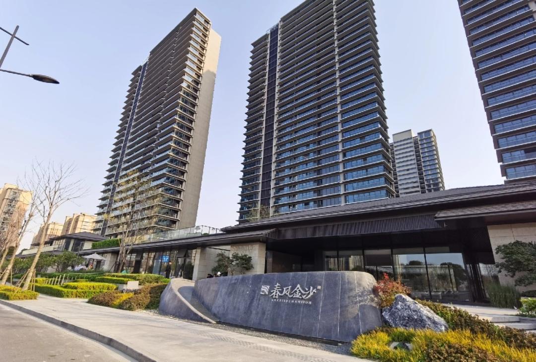 金沙湖刚交付小区能租8000元？网红主播们“承包”了周边高档小区