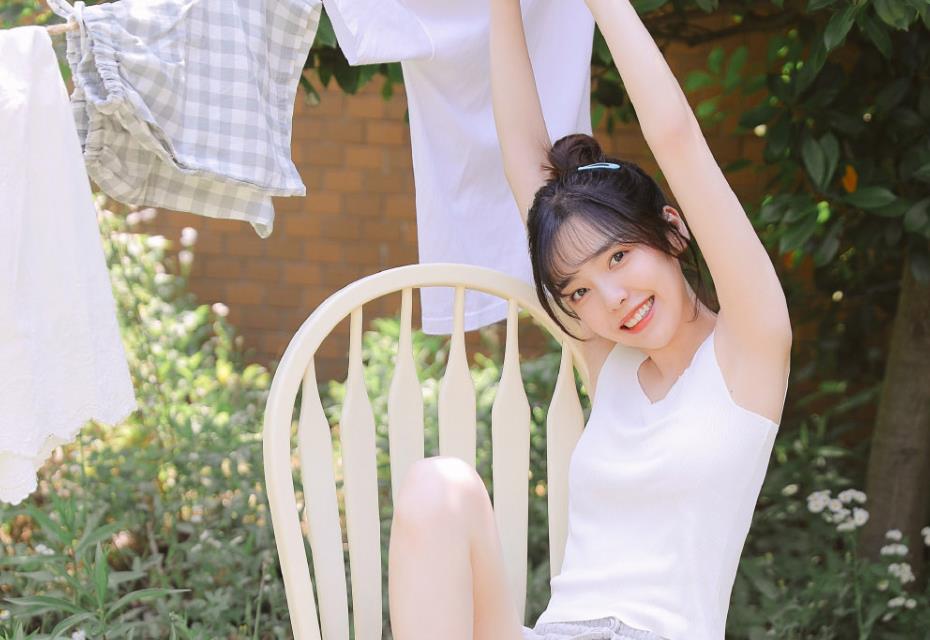 怎样和女孩子聊天会有意思,怎么跟女孩子聊天比较轻松