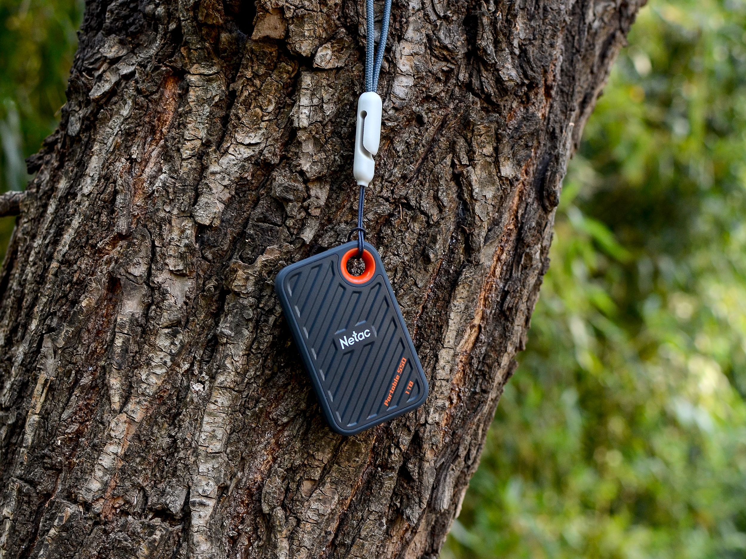 朗科zslim移动固态硬盘怎么样,朗科zx20对比台电p20移动硬盘