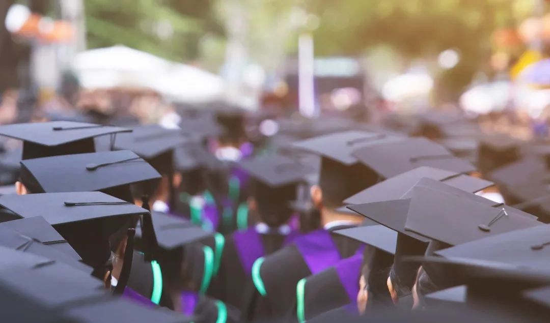 老师给大四毕业生的走心寄语,毕业十年老师对学生的寄语