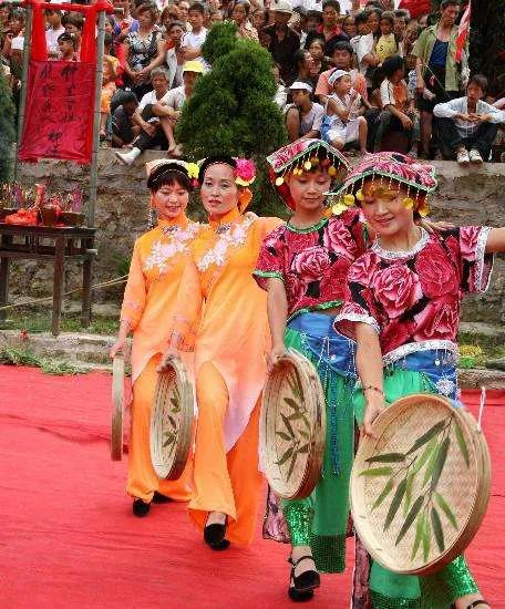 五十六个民族服饰视频,五十六个民族服饰完整版