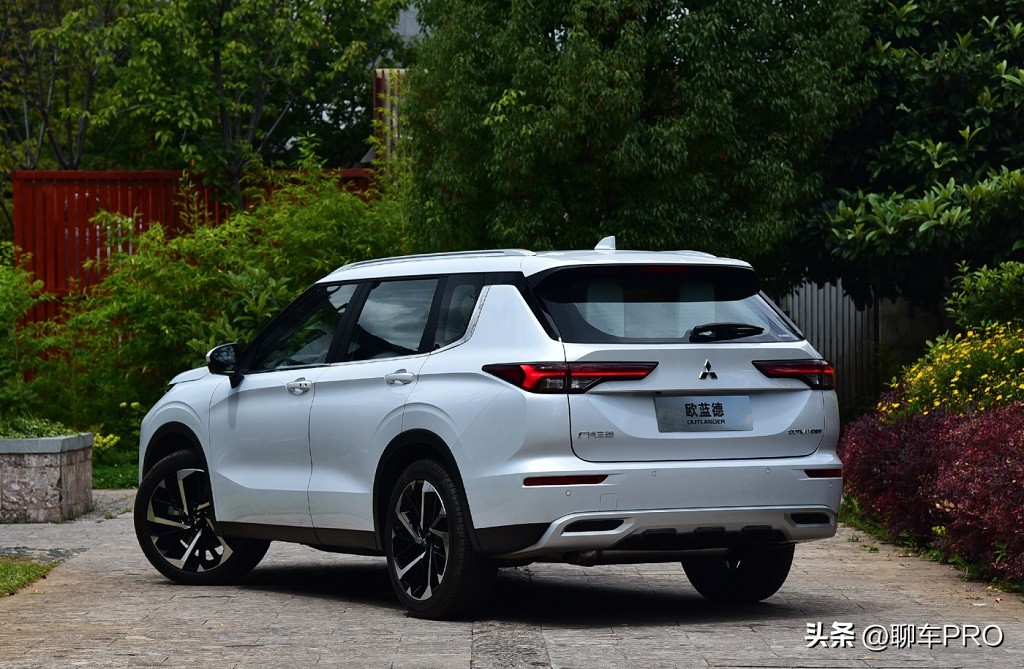 全新三菱欧蓝德vs全新crv,三菱欧蓝德2020款与本田suv如何选