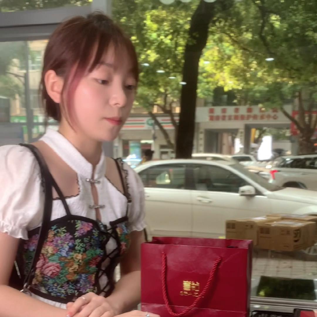 为什么带双证书的钻戒回收价更高,5万多买的70分钻戒还值多少钱